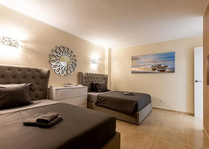 Apartment Sea Front Spacious 2 Bedroom