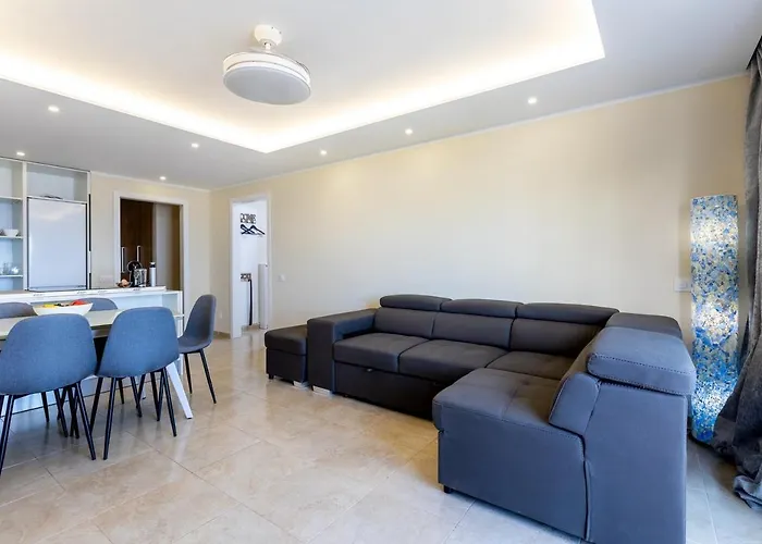 Sea Front Spacious 2 Bedroom