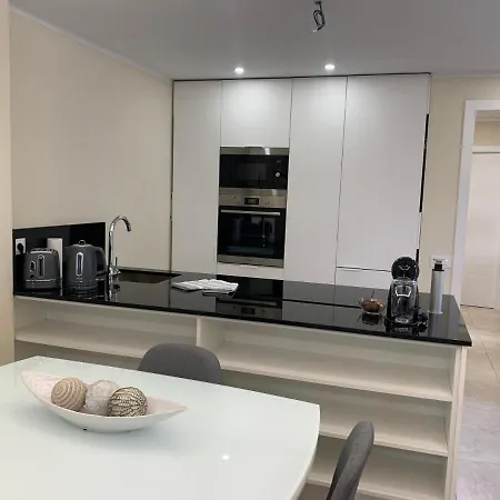 Sea Front Spacious 2 Bedroom אדחה