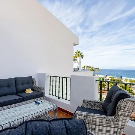 Sea Front Spacious 2 Bedroom אדחה