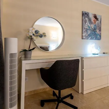Sea Front Spacious 2 Bedroom אדחה