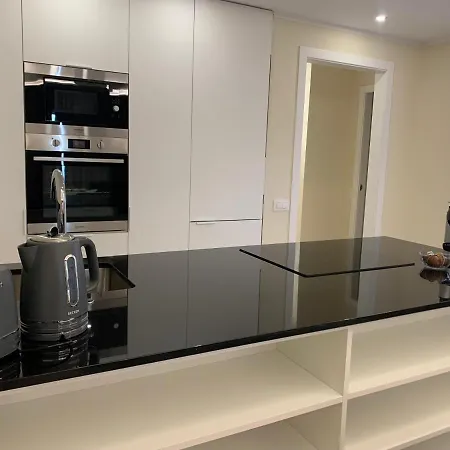 Sea Front Spacious 2 Bedroom דירה