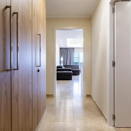 דירה Sea Front Spacious 2 Bedroom *