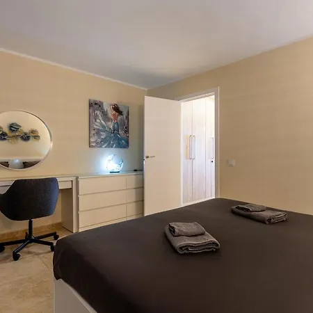 דירה Sea Front Spacious 2 Bedroom *