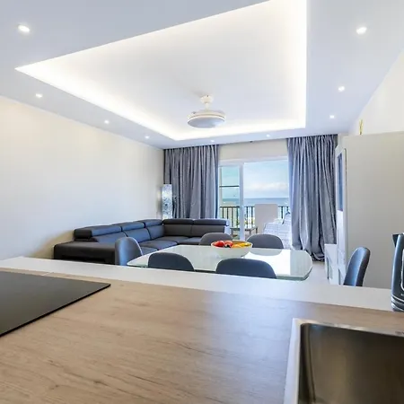 Sea Front Spacious 2 Bedroom