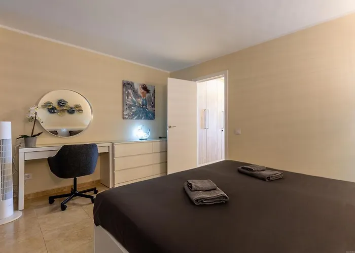 Appartement Sea Front Spacious 2 Bedroom *