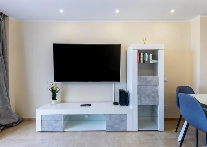 Sea Front Spacious 2 Bedroom Appartement