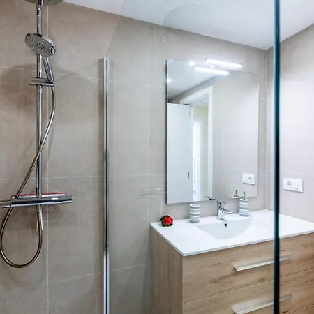 Sea Front Spacious 2 Bedroom アデヘ