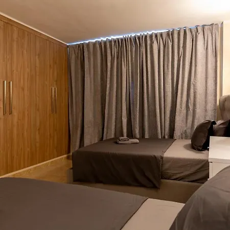 Sea Front Spacious 2 Bedroom *